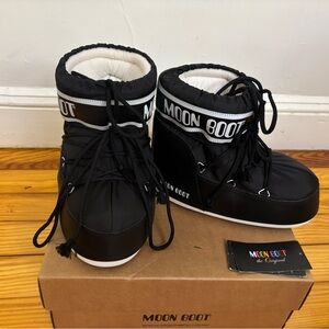 BNWT LOW ICON BLACK MOON BOOT
